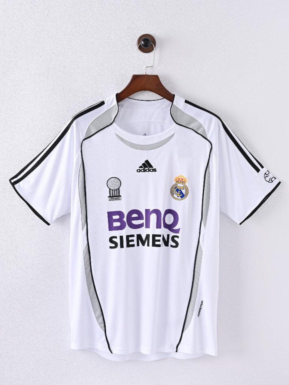 Retro Real Madrid Home Kit - 06/07
